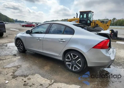 2017 Volvo S60 Dynamic z USA, uszkodzony, nr VIN YV140MTL8H2431422